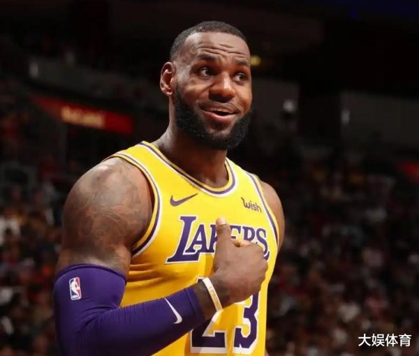 James ở lại với Lakers trong 8 năm liên tiếp và chơi cho cùng một đội trong thời gian dài nhất liên 