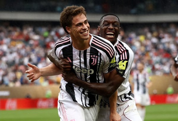 Manchester United, Liverpool và Arsenal cạnh tranh cho Juventus New Star