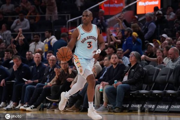Paul chỉ muốn chơi gần nhà, và Clippers và Suns chọn một trong hai