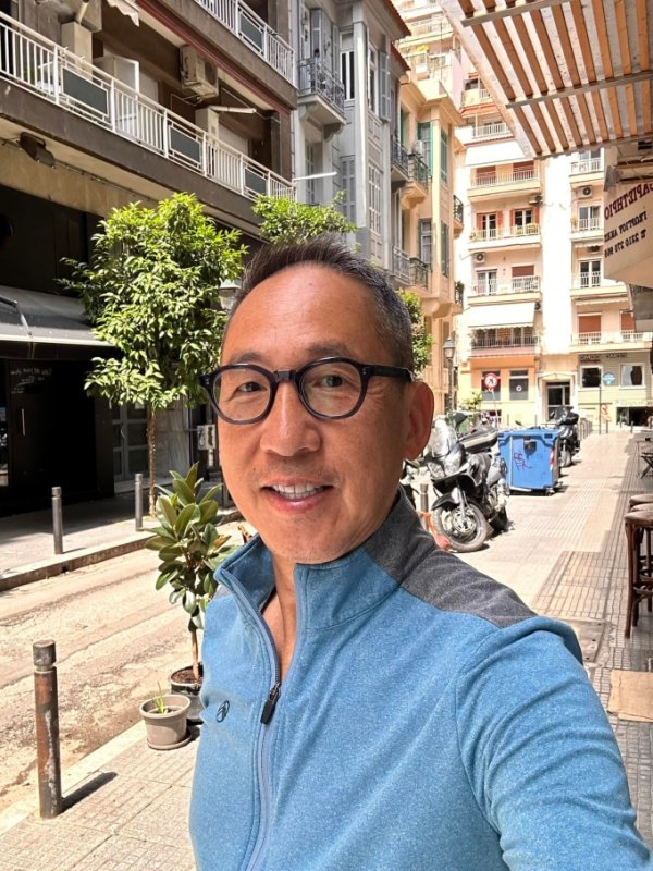 Diễn viên Hồng Kông Alfred Cheung đến đây