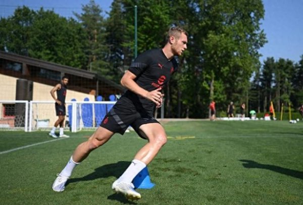 Một ngày nào đó, Serie A xu hướng: Milan muốn mua một hậu vệ nhưng giá quá đắt. Inter Milan muốn mua