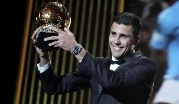 Real Madrid đã dành 100 triệu để giành được người chiến thắng giải thưởng Golden Ball, người kế vị s