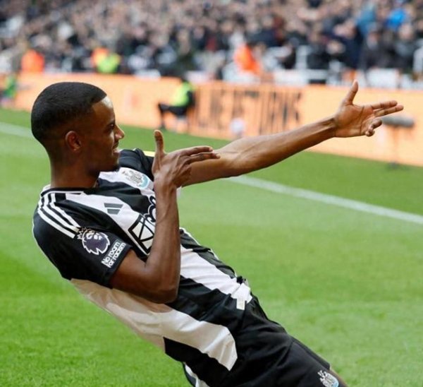 Liệu sự điên rồ sẽ tiếp tục? Người ghi bàn hàng đầu của Newcastle tham gia Liverpool theo tên, và nó