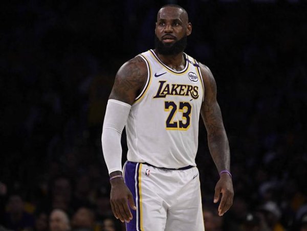 Stein: Tôi dự đoán rằng mùa 25-26 không phải là mùa giải cuối cùng của James. Không có dấu hiệu cho 